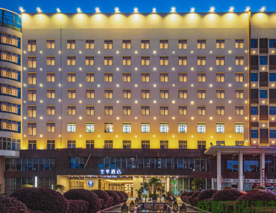 2025年9月23日自贡某酒店餐厅厨房油烟机和烟道清洗案例