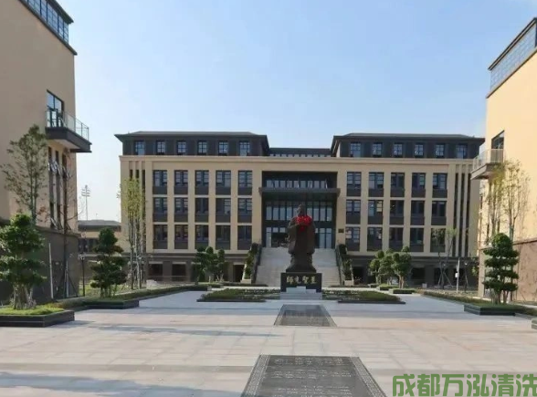 2025年10月6日自贡某高校食堂厨房油烟机和烟道清洗案例